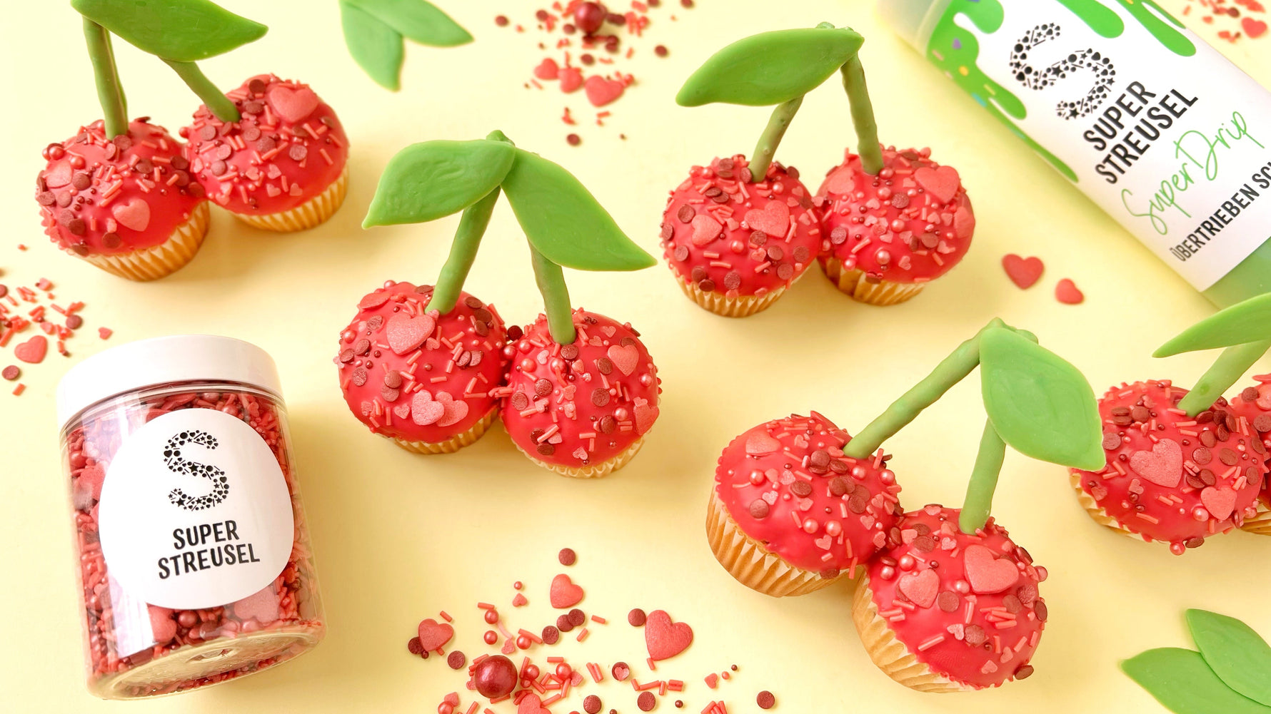 Mini Muffins als Kirschen verziert